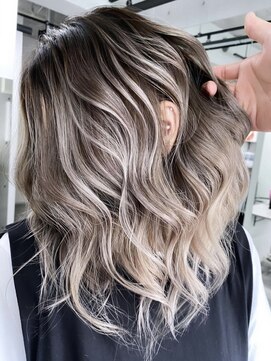 レディアル 大宮(REDEAL ope.) 【ハイライト】ホワイト系バレイヤージュ