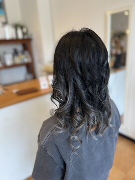 ヘアーコンセプト(HAIR CONCEPT) シルバーグレージュのグラデーションカラー