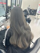 アルドーレフィエロ シンサイバシ(Ardore fiero shinsaibashi) グレーベージュ/ブリーチなし透明感【小山田繭】