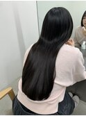 トリートメントで艶感たっぷりのロングヘア