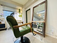 コニーズヘアサロン(Connie's Hair Salon)の雰囲気（全身が映る大きな鏡でトータルバランスをチェックします）