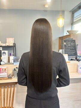 スアバイキキ(SuA by kiki.) ミディアムレイヤー/ハッシュカット/ワインレッド[千葉]