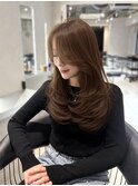 厚みを残した重なり合うレイヤーカット/艶チョコレートブラウン