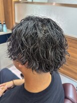 トラスト ザ バーバー 東京駅日本橋店(TRUST the Barber) センターパート/ツイストスパイラル/メンズカット