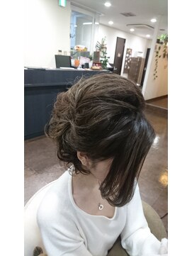 ハレヘアー 583(Hare Hair) 肩上ボブのカッコいいアップ