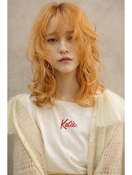 ステイシー(stay she) 2ブリーチでペールオレンジ