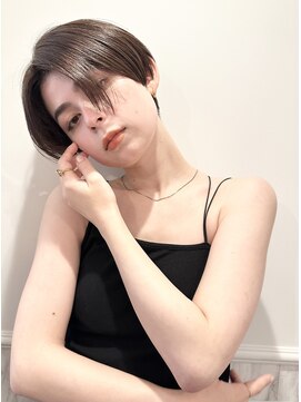 ヴィオットバイサロン(Viot by Salon) 前髪薄め バング ハンサムショート グレーベージュ 黒髪アッシュ