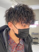 スパイラルパーマツイストパーマアップバング短髪メッシュ