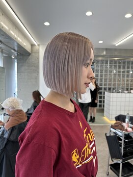 サンク 原宿 表参道(cinq) 透明感グレージュ切りっぱなしボブ顔周りレイヤーケアブリーチ