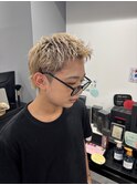 ハイトーン短髪ヘア/ケアブリーチ/20代