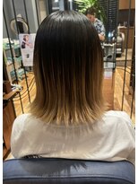 モザミグランディール(MOZAMI Grandir)&nbsp;自然な外ハネが可愛い大人のミディアムボブスタイル
