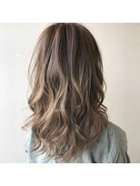 エル(LE)&nbsp;ブルージュアシメ似合わせカットセミロング