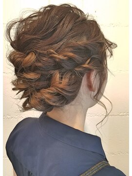 パリスパート2 編込みとルーズなツイストヘアセット