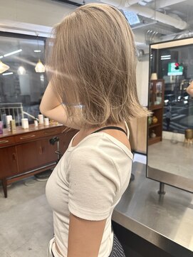 ノットイコール(not equal) beige