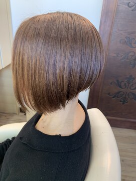 ヘア バース ラヴィエール(Hair BIRTH Laviere) クールな前下りボブ