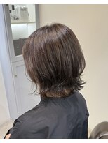 ロエ(loe)&nbsp;ミディアムレイヤー×モカグレージュ。白髪ぼかし