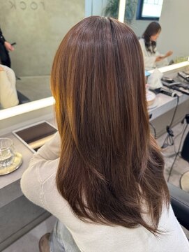 ロック(rock) レイヤー/レイヤーカット/顔まわり/顔周りカット/透明感カラー