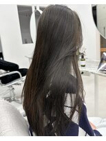 ヒン(HIN)&nbsp;韓国風顔まわりレイヤー×艶髪ダークグレージュ
