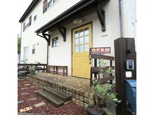 ムクムク(mukumuku)の雰囲気（黄色いドアのお店です☆）