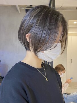 エリマ 調布(elima) 大人前下がりショートボブ ハイライト アッシュグレージュ  前髪