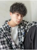 20代メンズ/ツイストパーマ/刈り上げ