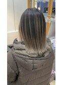 白髪もぼかせるバレイヤージュ