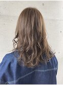 ウェーブロング大人可愛いナチュラルベージュ