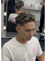 メンズサロン キング 心斎橋店(Men’s salon K!ng)&nbsp;フェザーショートアップバングセンターパートメンズハイライト