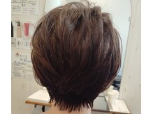 頭の形を綺麗に見せるカットで全身バランスの良いシルエットに！