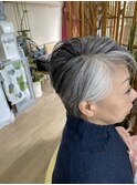 白髪を生かした女性カット