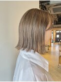 30代40代脱白髪染めハイライト×くびれミディ×透明感アッシュ