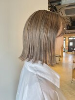 グーム(goom.)&nbsp;30代40代脱白髪染めハイライト×くびれミディ×透明感アッシュ