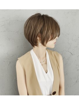 アンド ストーリーズ(&STORIES) 前髪あり耳掛け丸みくびれショートボブ20代30代40代50代(蘭)