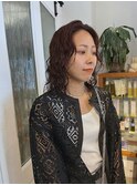 大人パーマ/レイヤーカット/センター分けバング/チェリーレッド