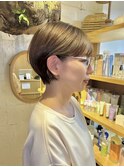 ベージュショートボブ前髪あり