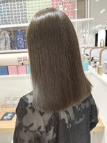 アドラーブル ココロ 新潟(adorable CoCoLo)&nbsp;20代30代40代ストレートミントアッシュ髪質改善艶感カラー