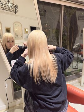 マカロンコワフュールドウシワカマル(macaron coiffure de ushiwakamaru) 抜きっぱなしブロンド