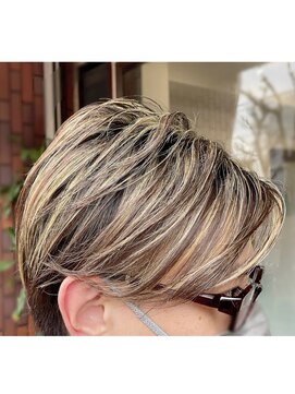 ヘアー ラウンジ コン モア(hair lounge Comme moi) 抜きっぱなしハイライト♪