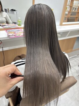 イフプロデュースドバイアミカ(iF produced by Amica) グレージュカラー