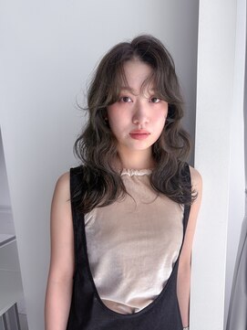 デイジードゥ(Daisy duex) オリーブグレージュ　　レイヤー　センターパート