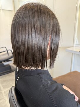 イズミ(izumi) 外ハネグレージュカラー