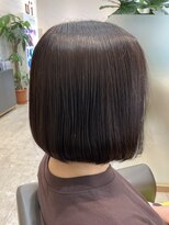 ウイバイファースト(u'i by first)&nbsp;まとまりとツヤで魅せる、大人の王道ボブ