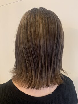 ニナル(Ninal) 『 外ハネ & プラチナベージュ 』 イルミナカラー ☆