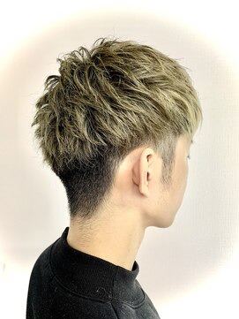 トゥービーコンティニュー(To Be Continued..) 刈り上げ　カーキ　ベージュ　ブリーチ　カラー　20代