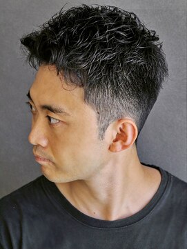 ロワジール(Loisirs) 刈り上げアップバング×MIXパーマ