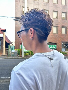 ラック 津田沼(LUCK) ダークアッシュ/アッシュブラック/カルマパーマ/ベリーショート