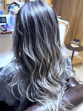ブレイズヘアー(BLAZEhair) 脱白髪染めホワイトシルバーバレイヤージュ×ブリーチ2回