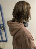 30代40代ハイライトクラゲヘアー×白髪ぼかし大人ミディウルフ