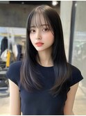 セミロング　レイヤーカット　顔周り　シースルーバング　艶感
