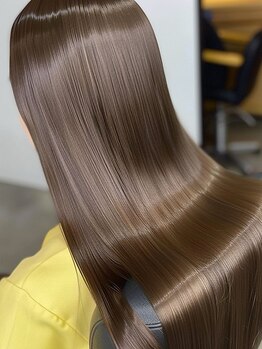 一人のスタイリストが髪の専門家として、あなたの髪に寄り添い、シャンプーから仕上げまで専属で対応します